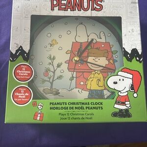 Peanuts Green Christmas Clock with Snoopy